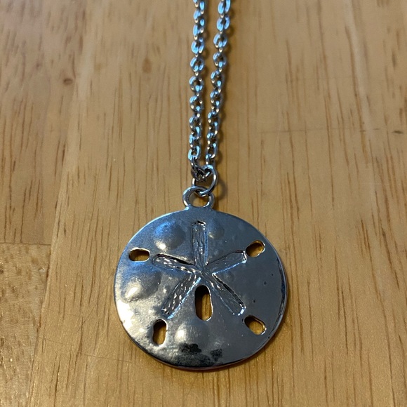 Sand dollar necklace and earrings - Picture 6 of 7